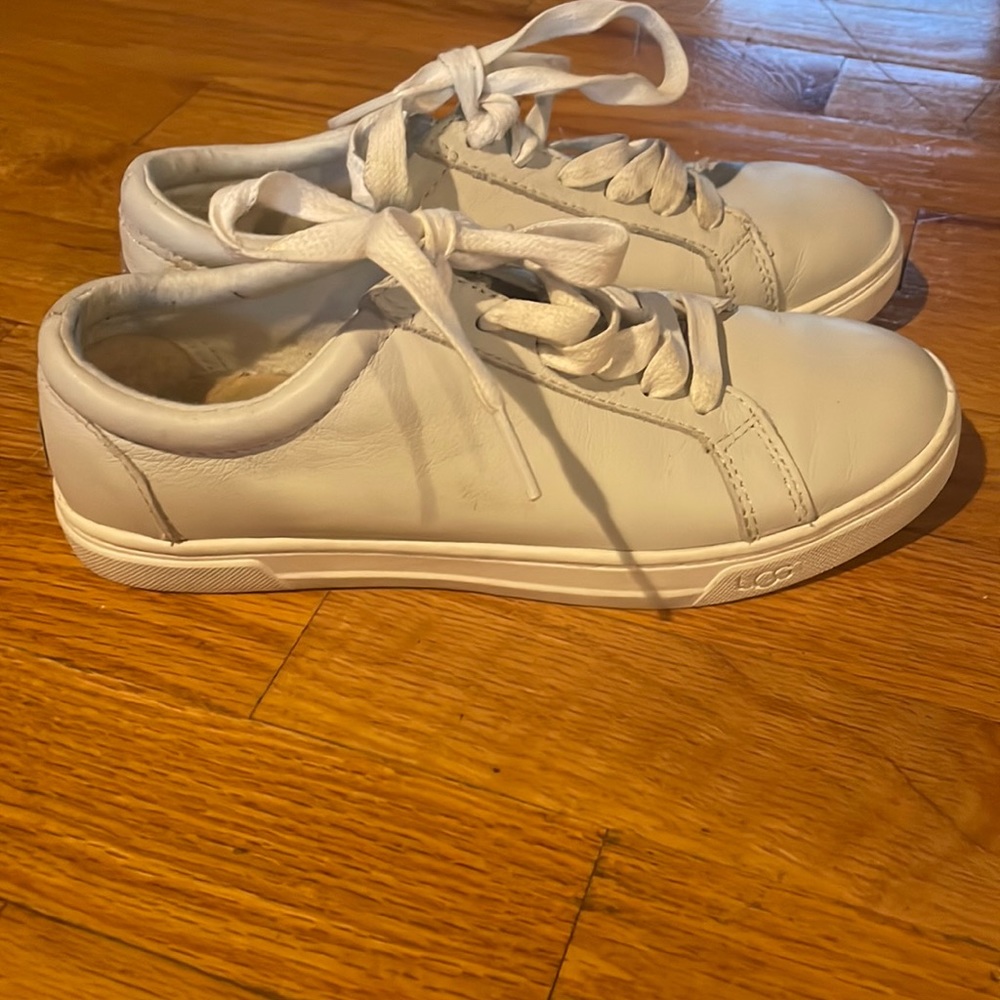 Woman size 5 UGG light grey sneakers